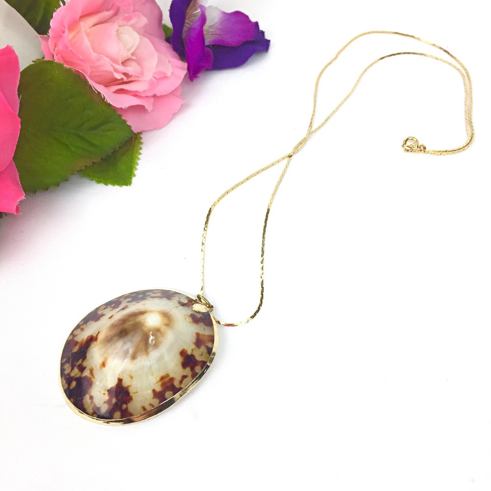 Polished Seashell Gold Tone Pendant Necklace
